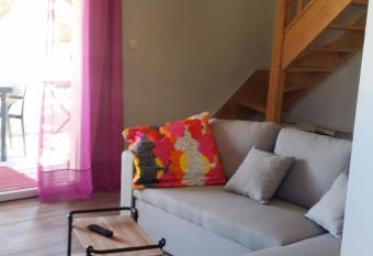 R  SIDENCE LES PORTES DES C  VENNES has Balcony rooms