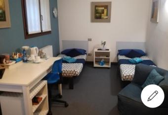 B&B- La Casa Blu- Forum di Assago, Humanitas, Milanofiori, IEO allows 18 year olds to book a room