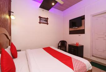 OYO Flagship Hotel Ocean Luxury Rooms allows 18 year olds to book a room