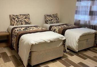 Nights Inn allows 18 year olds to book a room