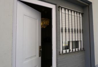 Cozy Rooms 45 has rooms with a private hot tub