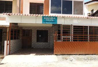 Anugraha Palace 4BHK IGATPURI has rooms with a private hot tub