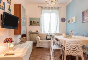 Casa Bea Varazze has Balcony rooms