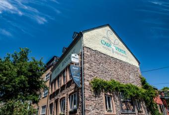 Hotel Casa Verde allows 18 year olds to book a room