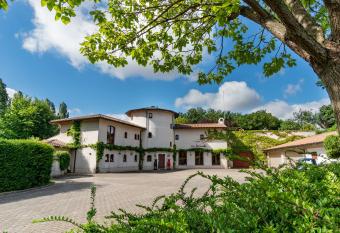 La Hacienda allows 18 year olds to book a room