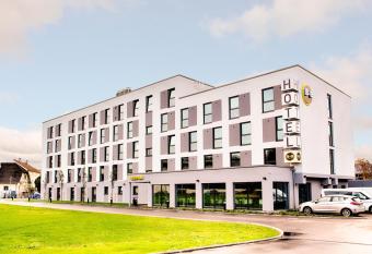 B&B Hotel Ravensburg allows 18 year olds to book a room