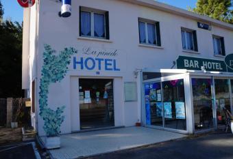 Hotel Pinede allows 18 year olds to book a room