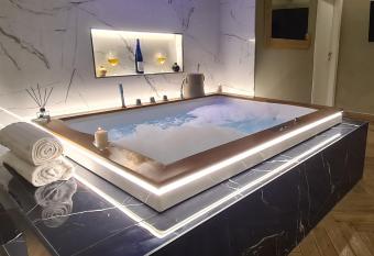 Le Suite di Pizzo Luxury rooms & spa allows 18 year olds to book a room