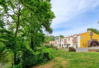 Hotel Pont De Senard has Balcony rooms