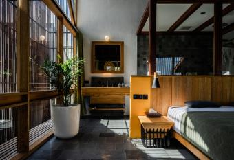 The Saren has Balcony rooms