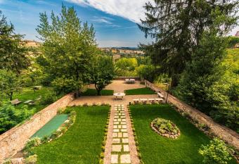 Il giardino di Pantaneto Residenza D Epoca allows 18 year olds to book a room