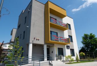 Clement Apartments has Balcony rooms