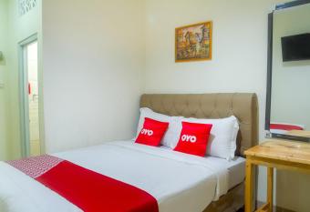 Urbanview Hotel Minongga Pondok Labu by RedDoorz allows 18 year olds to book a room