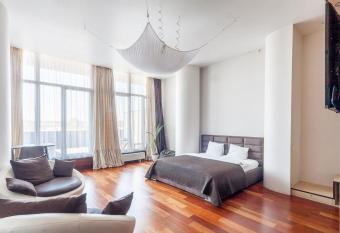 Loft studio with Sauna by URBAN RENT has Balcony rooms