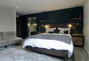 Mount Pleasant Cottages has Balcony rooms