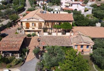 Locanda Pinocchio allows 18 year olds to book a room