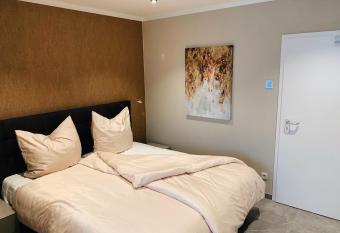 OL   Hotel allows 18 year olds to book a room