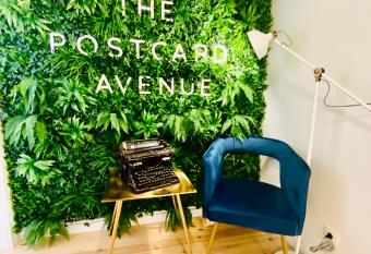 The Postcard Avenue has Balcony rooms