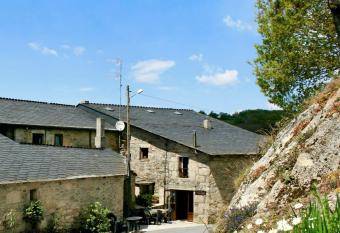 Casa Morgade allows 18 year olds to book a room