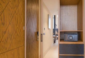 Becquer Hotel Guadalajara has rooms with a private hot tub