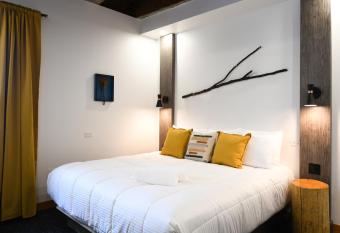 Hotel Le Bloc allows 18 year olds to book a room