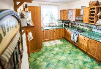 PRAGUE LUXURY VILLA, JACUZZI, HI-SPEED WIFI, HBO, TERRACE has rooms with a private hot tub