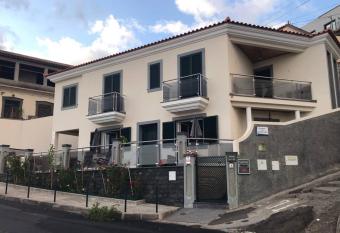 Ammy   s House allows 18 year olds to book a room