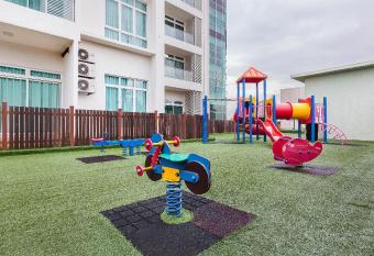 KSL City Mall 4-6pax Netflix-SmartTV 65inch has rooms with a private hot tub