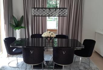 Mazoji vila has Balcony rooms