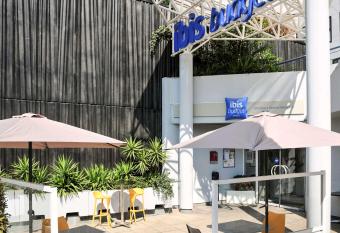 ibis budget Bordeaux Centre M  riadeck allows 18 year olds to book a room