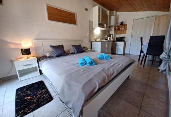 Pampas studio, self check-in has Balcony rooms