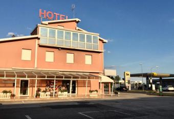 Hotel Trieste has Smoking rooms