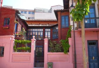 LIVING SERRANOS has Balcony rooms