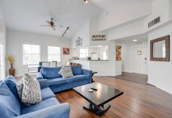 Casa Key West-Pool & Free Parking has Balcony rooms