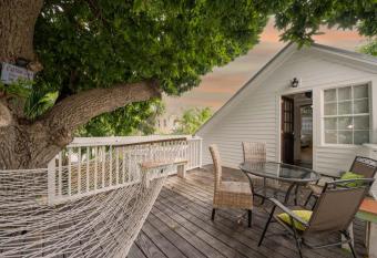 Traveler's Palm has Balcony rooms