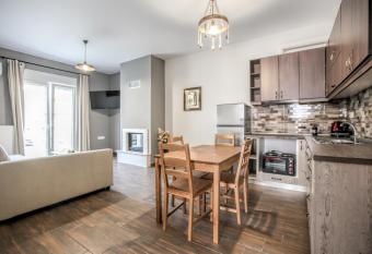 Terra di Meteora Suites #2 has Balcony rooms