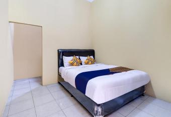 OYO 3857 Sweet Candy 1 Syariah allows 18 year olds to book a room