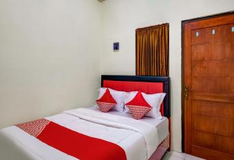 OYO 3878 Graha Hsc Syariah allows 18 year olds to book a room