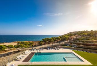 Blue Line Apartment Hotel has Balcony rooms