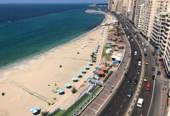 ZAFERO POREFAG- Families only allows 18 year olds to book a room