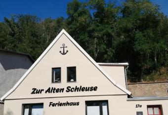 Ferienhaus Zur alten Schleuse has Balcony rooms