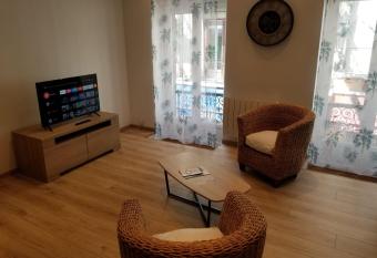 SUPERBE T3 AVEC PARKING ET TERRASSE en PLEIN CENTRE-VILLE has Balcony rooms