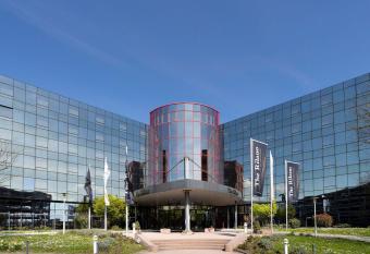 elaya hotel frankfurt oberursel allows 18 year olds to book a room