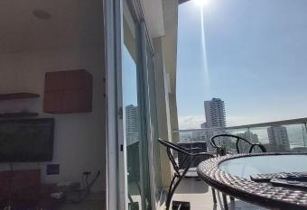 Penthouse Tonsupa has Balcony rooms