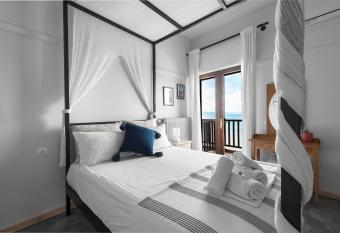 Kalokerino allows 18 year olds to book a room