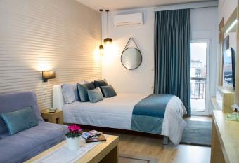 Holiday Meteora B allows 18 year olds to book a room