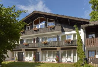 HYPERION Hotel Garmisch - Partenkirchen has Balcony rooms