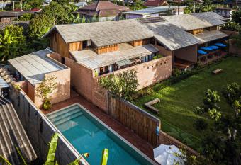 Athita The Hidden Court Chiang Saen Boutique Hotel SHA Plus CERTIFIED has rooms with a private hot tub