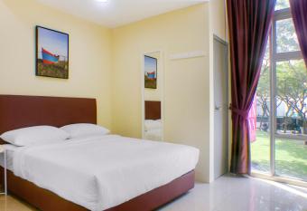 OYO 90090 Roselyn Inn 2 allows 18 year olds to book a room