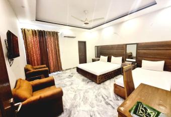 Hotel Pakeeza One has Balcony rooms